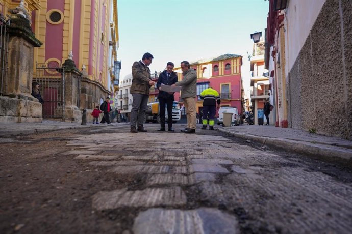 El delegado de Urbanismo de Sevilla, Juan de la Rosa, en la Plaza de San Ildefonso.