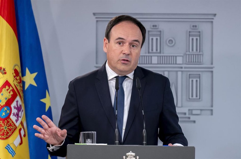 El presidente de la Generalitat valenciana, Juanfran Pérez Llorca, ofrece una rueda de prensa, en el Palacio de La Moncloa, a 17 de diciembre de 2025, en Madrid (España). 
