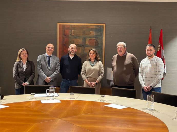 González Corral se reúne con los artesanos de Castilla y León.