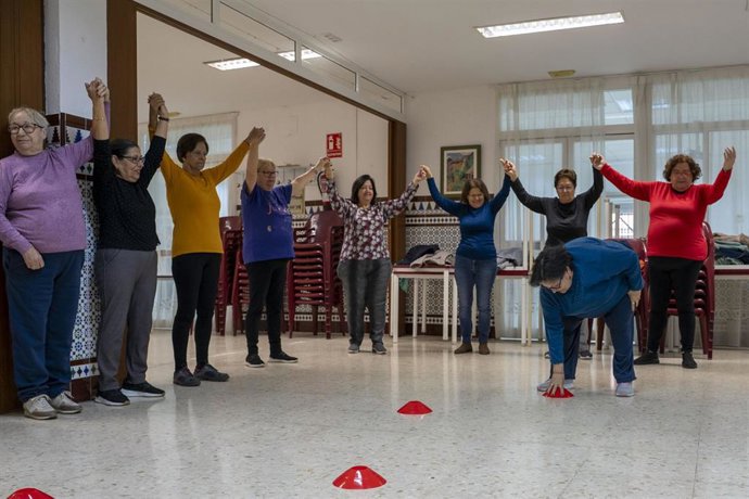 Participantes de un taller municipal de actividad física para mayores.
