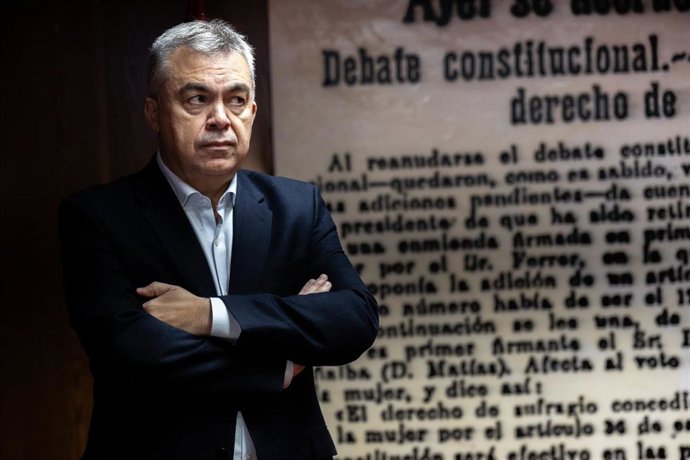El ex secretario de Organización del PSOE Santos Cerdán a su llegada a la Comisión de Investigación del ‘caso Koldo’, en el Senado, a 17 de diciembre de 2025, en Madrid (España). 
