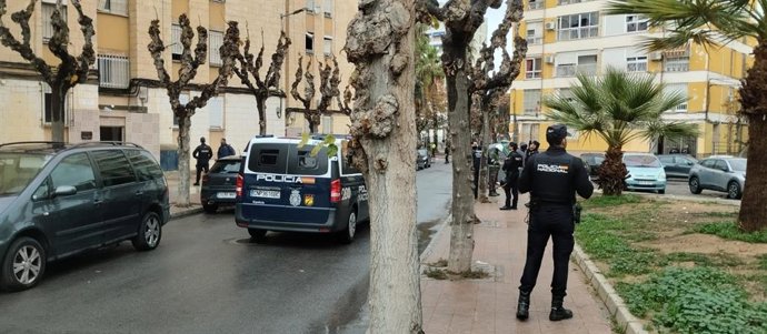 Efectivos de Policía Nacional en un dispositivo desarrollado en el Polígono de La Paz, en Murcia, para el desmantelamiento de diversos puntos de tráfico de drogas y plantaciones de marihuana