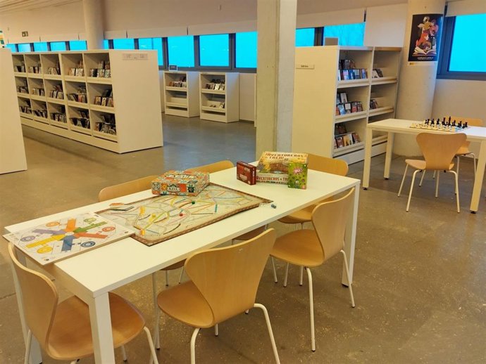 Espacio habilitado para los juegos de mesa en la Biblioteca Pública.