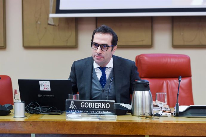 El ministro de Economía, Comercio y Empresa, Carlos Cuerpo, comparece ante la Comisión de Economía, Comercio y Transformación Digital, a 26 de noviembre de 2025, en Madrid (España). Cuerpo comparece ante la Comisión de Economía, Comercio y Transformación 