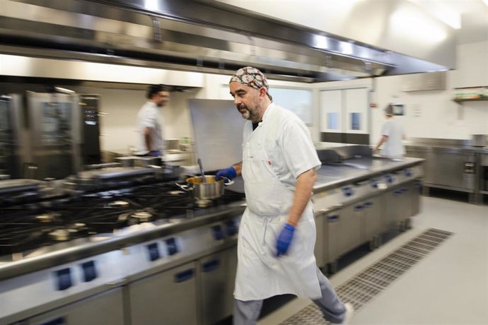 CCOO, UGT y la patronal iniciarán el 15 de enero la negociación del nuevo convenio de hostelería de Cantabria