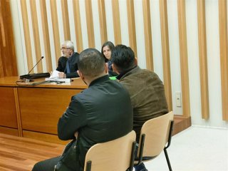 Dos acusados de los delitos de extorsión y coacciones, ante el juzgado de lo Penal 2 de Vigo. La Fiscalía pide un año de cárcel para cada uno.
