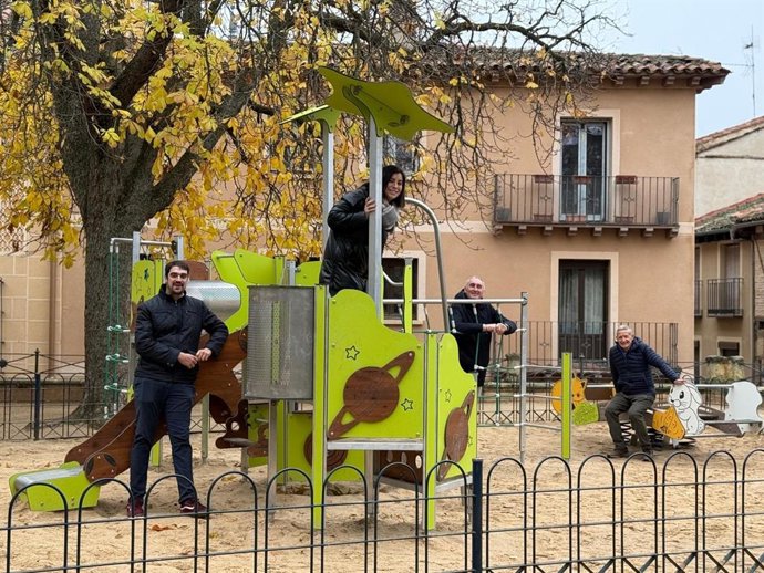 El concejal de Sostenibilidad, Gabriel Cobos; la presidenta de Vecinos de San Andrés, Blanca García; el alcalde José Mazarías, y el vecino Luis Cuesta
