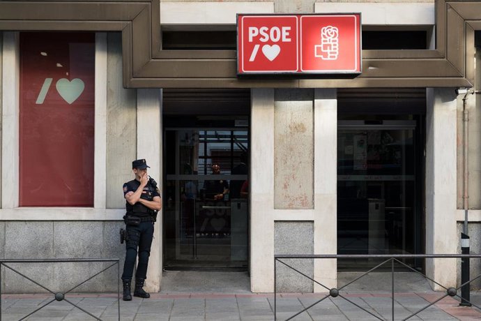 Archivo - Entrada de la sede del Partido Socialista (PSOE), en la calle Ferraz, en Madrid (España).
