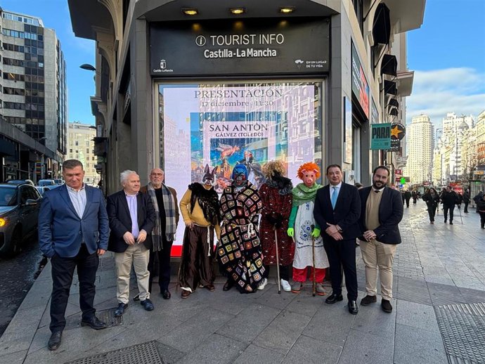 Gálvez presenta en Madrid la Fiesta de San Antón, declarada de Interés Turístico Regional.