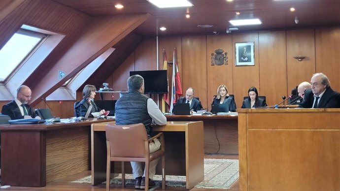 El alcalde de Ribamontán al Monte, Joaquín Arco, en el juicio contra él por presunta prevaricación