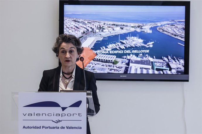 La presidenta de l'Autoritat Portuària, Mar Chao, oferix declaracions després de la demolició de la Casa de la Copa, a 17 de desembre del 2025, a València
