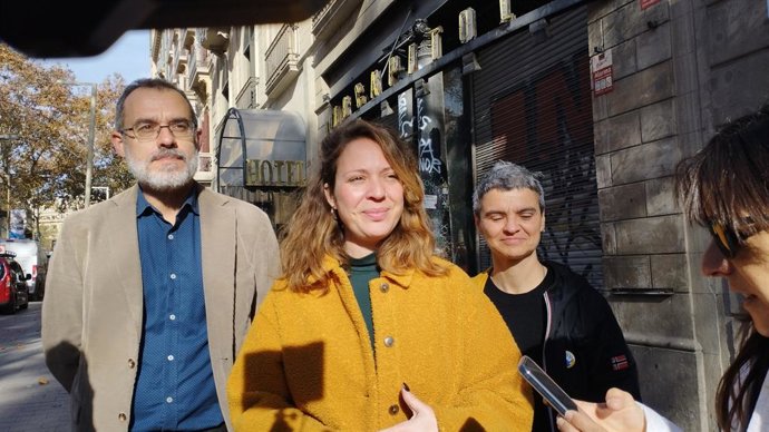 Janet Sanz davant el Teatre Capitol de Barcelona