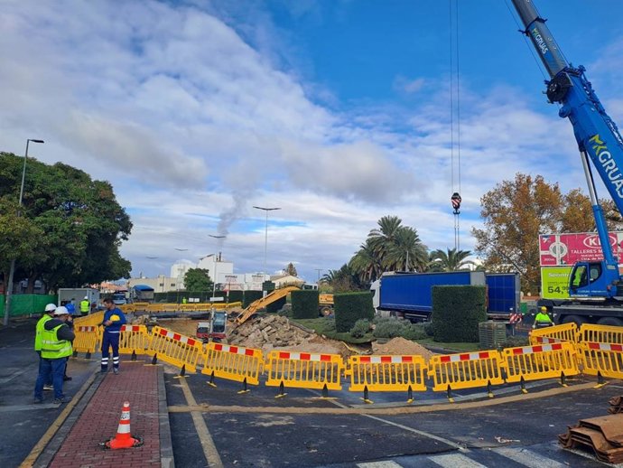 Obras de reparación del colector en la avenida Miguel Induráin de Murcia