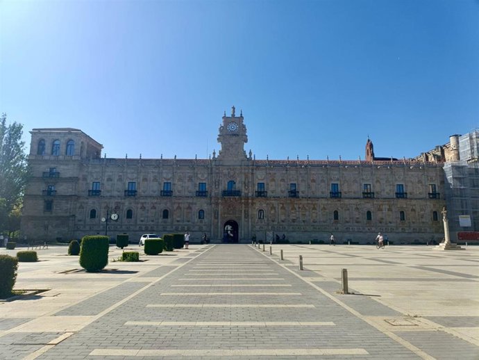 Archivo - Plaza de San Marcos de León capital, que acogerá las actividades de observación solar y nocturna.