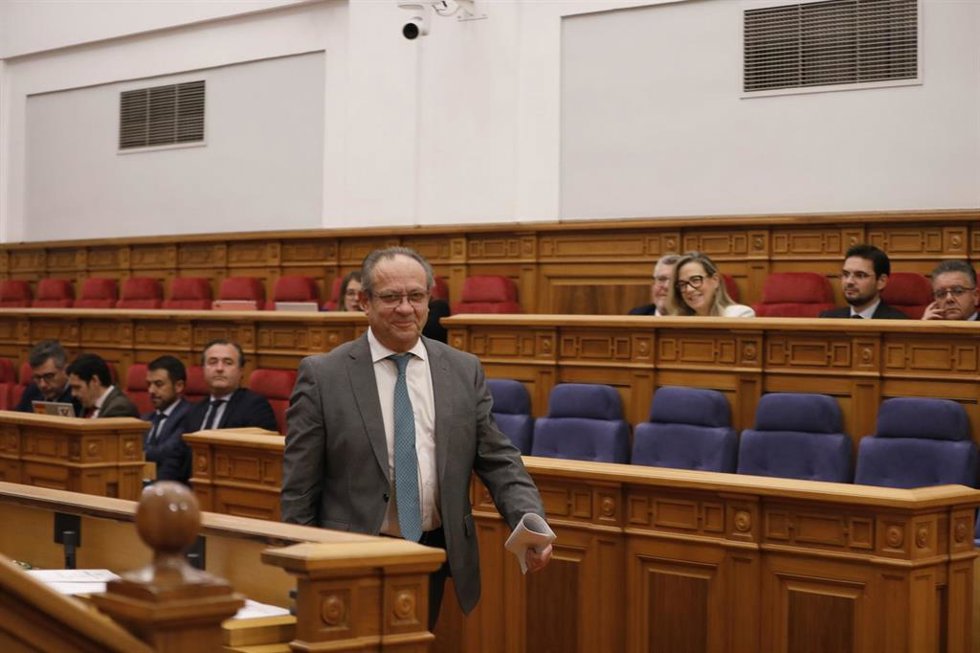El consejero de Hacienda, Administraciones Públicas y Transformacion Digital de C-LM, Juan Alfonso Ruiz Molina, durante el pleno de aprobación de los presupuestos para 2026.