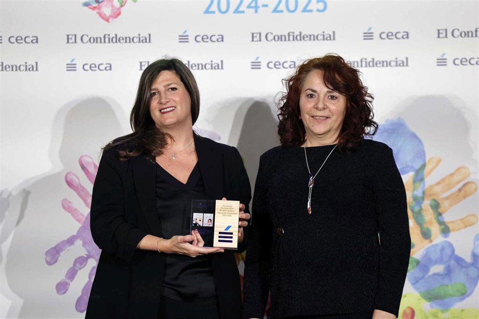 La responsable de Solidaridad e Investigación de Fundación Unicaja, Ana Cabrera, ha recogido el galardón otorgado en reconocimiento al respaldo de la Fundación Citac dedicada al impulso y la promoción de actividades de investigación del cáncer.