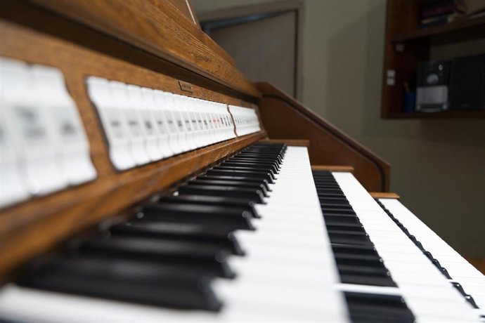 Archivo - Detalle del órgano de la capilla en el interior del hospital Santiago de Cuenca, en imagen de archivo