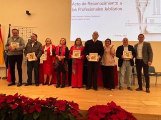 El Distrito Sanitario Córdoba y Guadalquivir rinde homenaje a 88 profesionales en su jubilación.
