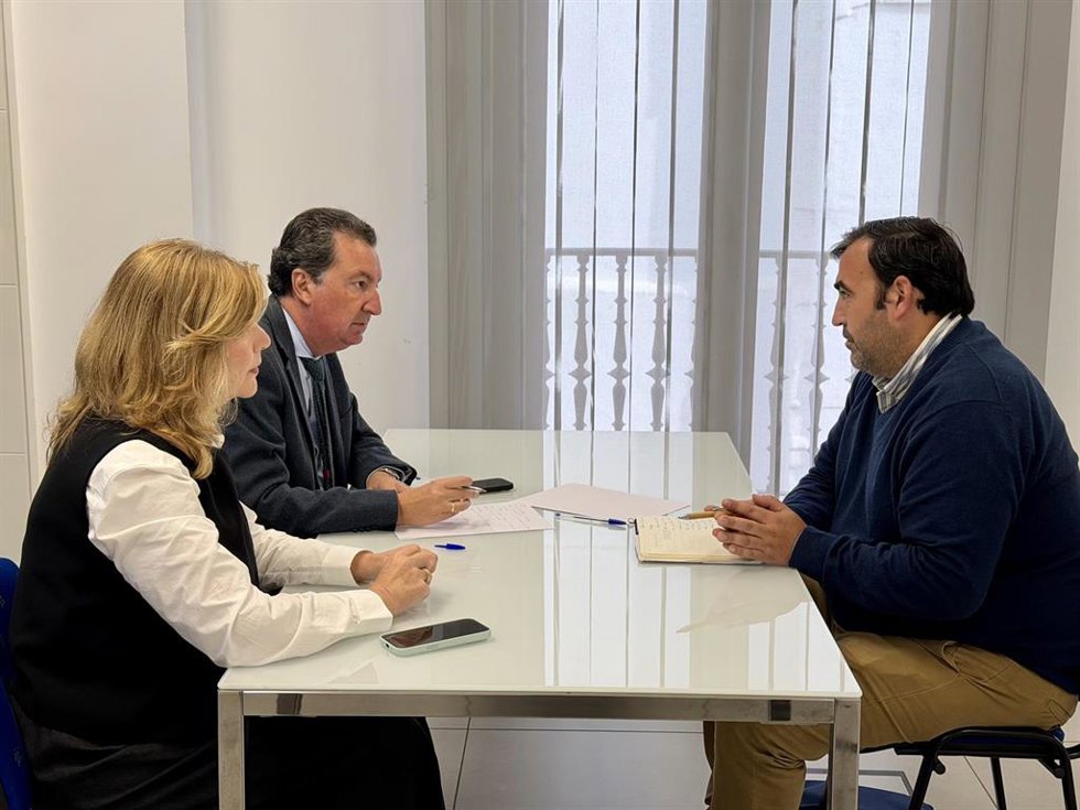 Dirigentes del PP onubense en su renión con COAG Huelva.