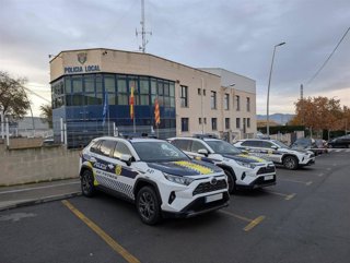 Varios coches de la Policía Local de Petrer (Alicante)