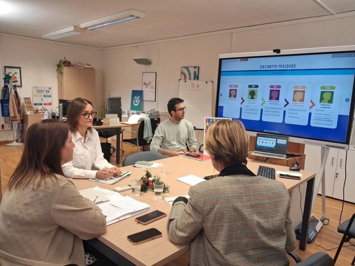 La directora general d'Innovació i Inclusió Educativa, Xaro Escrig, en la presentació del nou Decret a la Convivència.