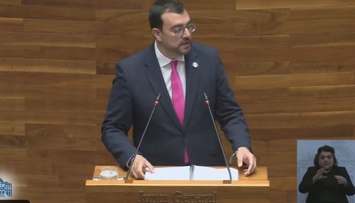 Archivo - El presidente del Principado, Adrián Barbón, en la Junta General.