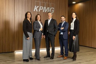 Los nuevos socios de KPMG en Catalunya, junto al socio responsable de KPMG en Catalunya, Baleares y Andorra, Francisco Gibert.