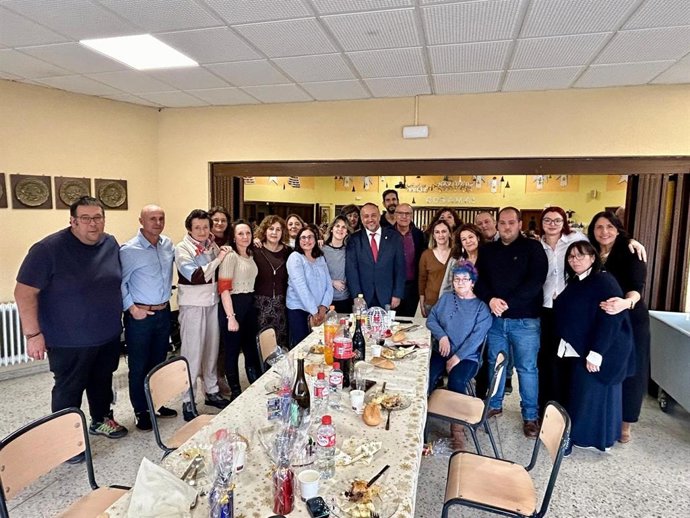 El presidente de la Diputación de León, Gerardo Álvarez Courel, durante su visita al centro asistencial Cosamai.