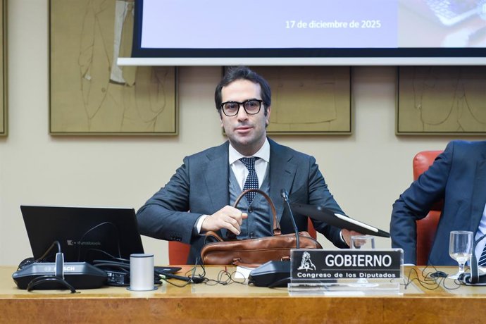 El ministro de Economía, Comercio y Empresa, Carlos Cuerpo, comparece ante la Comisión Mixta para la Unión Europea, en el Congreso de los Diputados, a 17 de diciembre de 2025, en Madrid (España). Cuerpo comparece para informar sobre la revisión que ha hec