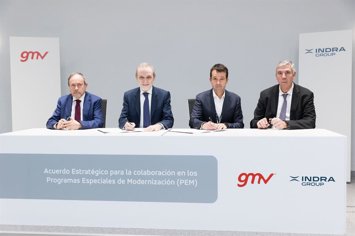 Archivo - (I-D) El Dir. General De Defensa Y Seguridad De GMV, Manuel Cortés; El CEO De GMV, Jesús B.Serrano; El Presidente De Indra, Ángel Escribano, Y El CEO De Indra, José Vicente De Los Mozos, Durante La Firma Del Acuerdo, A 17 De Diciembre De 2025, E