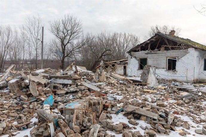 The United Kingdom aims to "progressive tactical advances" Russian troops south of Kupiansk Archive - Debris after the attacks in Kupiansk (Ukraine)