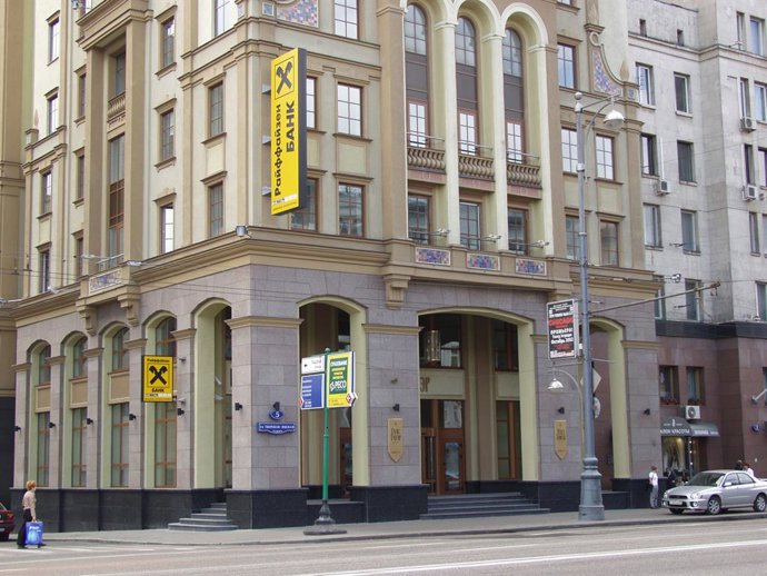 Archivo - Sede de Raiffeisen Bank International en Rusia.