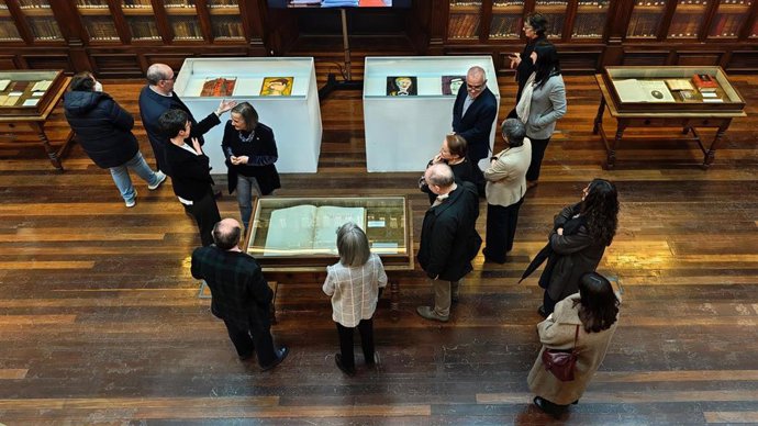 La Universidad de Oviedo inaugura la exposición Visiones de La Regenta. Ediciones y conversaciones en torno a la novela de Clarín.
