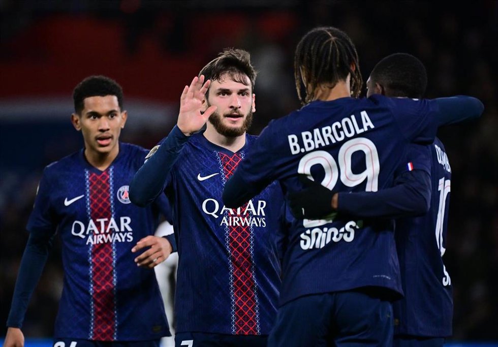 Khvicha Kvaratskhelia celebra un gol con el Paris Saint-Germain
