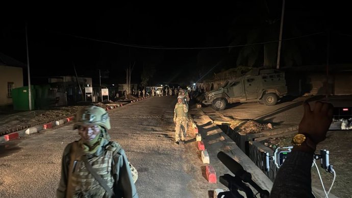 Soldados del grupo rebelde Movimiento 23 de Marzo se retiran de la ciudad de Uvira, en el este de República Democrática del Congo