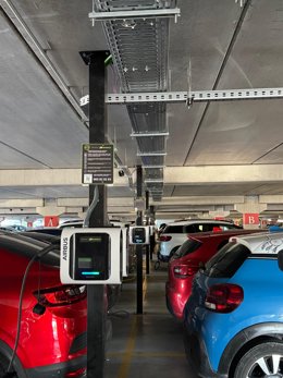 Puntos de recarga de Iberdrola en un centro de producción de Airbus