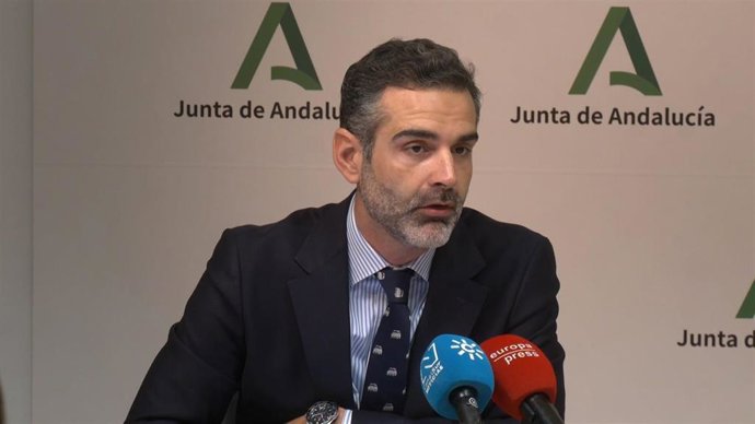 El consejero de Agricultura, Pesca, Agua y Desarrollo Rural, Ramón Fernández Pacheco, en una imagen de archivo