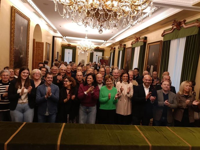 La alcaldesa de Gijón, Carmen Moriyón, preside el acto de despedida, en el Consistorio gijonés, al centenar de trabajadores municipales que se jubilan.