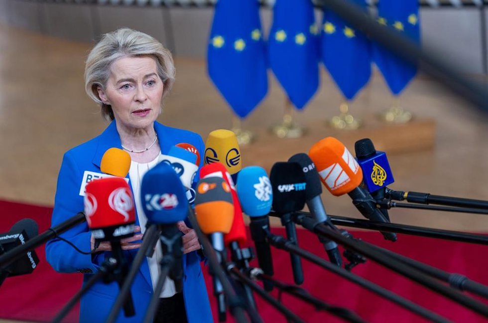 18 December 2025, Belgium, Brussels: EU Commission President, Ursula von der Leyen speaks to the media ahead of the first working session of the EU summit in Brussels.