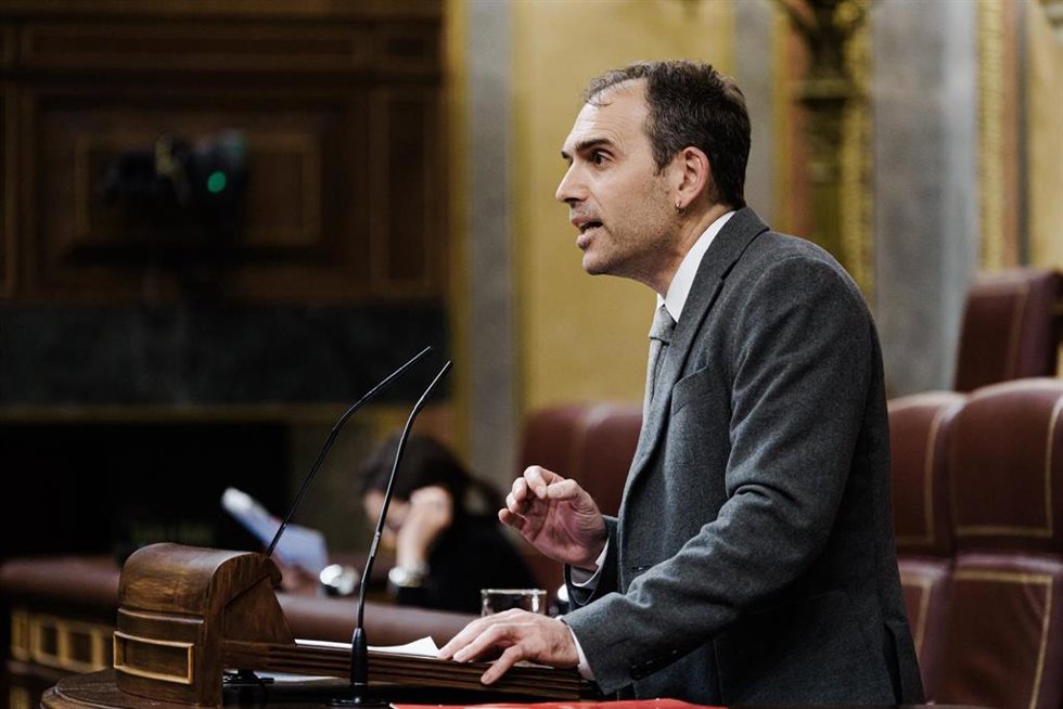 El diputado de Sumar Toni Valero interviene durante una sesión plenaria, en el Congreso de los Diputados, a 9 de diciembre de 2025, en Madrid (España).