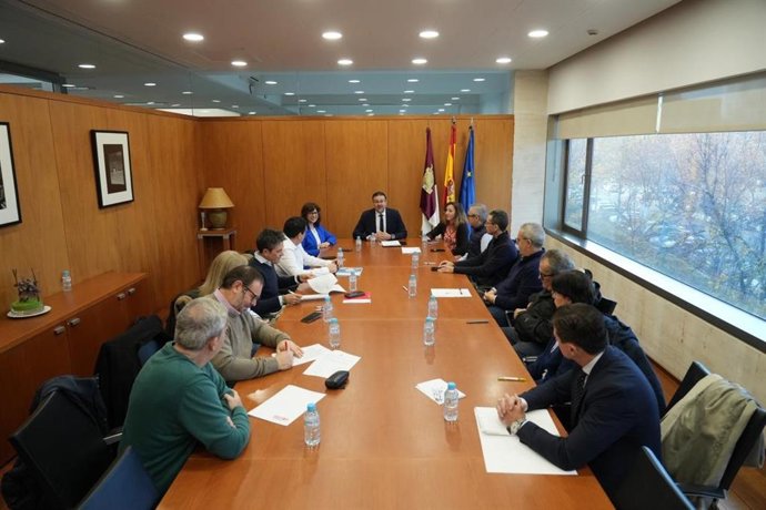 Gobierno Regional, Sindicatos, Patronales Y Enseñanza Privada-Concertada Firman Un Acuerdo Para Las Jubilaciones Parciales Del Profesorado.