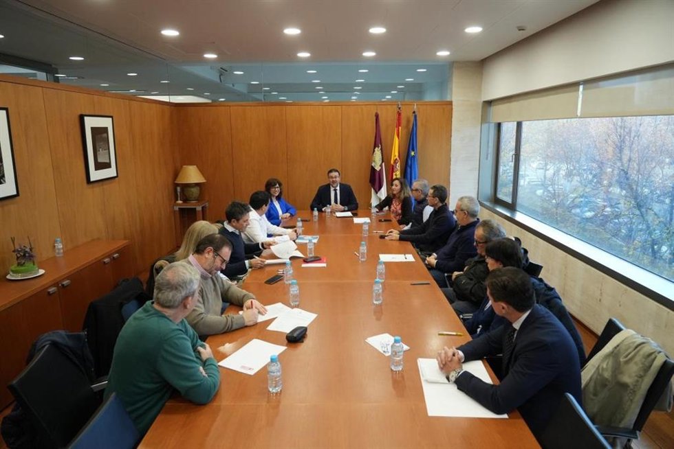 Gobierno Regional, Sindicatos, Patronales Y Enseñanza Privada-Concertada Firman Un Acuerdo Para Las Jubilaciones Parciales Del Profesorado.