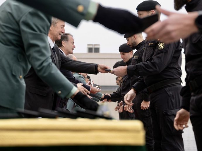 Entrega de la Medalla de Aragón a los miembros de la Guardia Civil que participaron en las labores en Catarroja trsa la dana