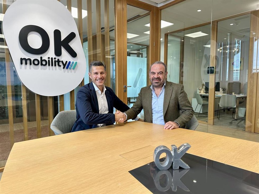 El fundador y presidente ejecutivo de OK Mobility Othman Ktiri y el presidente y consejero delegado de Meliá Hotels International, Gabriel Escarrer