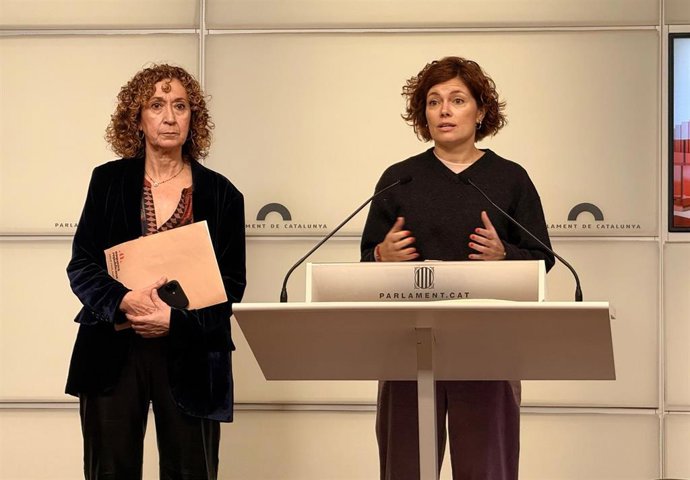La secretaria general y portavoz de ERC, Elisenda Alamany, y la portavoz republicana en el Parlament, Ester Capella.