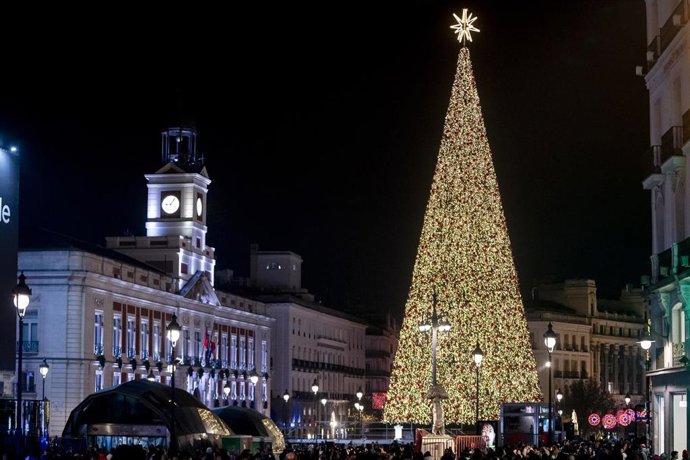 Archivo - Encendido de las luces de Navidad 2024 en el centro de la ciudad, a 28 de noviembre de 2024, en Madrid (España). 