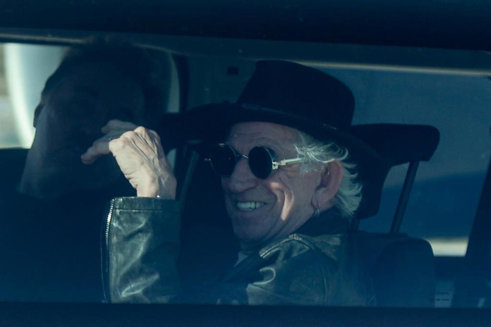 Archivo - El guitarrista de los Rolling Stones, Keith Richards, a su llegada a la T4 del aeropuerto Adolfo Suárez Madrid-Barajas, a 26 de mayo de 2022, en Madrid (España). The Rolling Stones comienzan su gira por Europa en el estadio Wanda Metropolitano