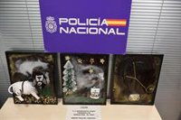 Detenido en el aeropuerto de Barajas al portar tres cuadros con cocaína en su interior