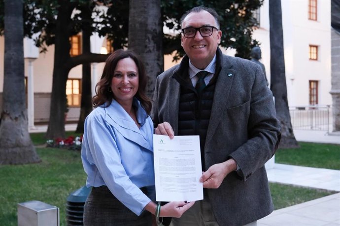 La Junta de Andalucía promueve el turismo náutico mediante un acuerdo entre Fomento y Turismo.