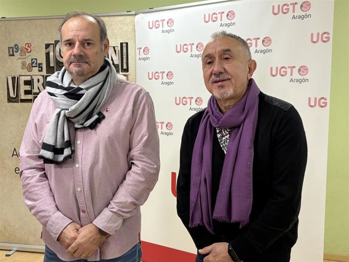 El secretario general confederal de UGT, Pepe Álvarez, y el secretario general del sindicato en Aragón, José Juan Arcéiz.